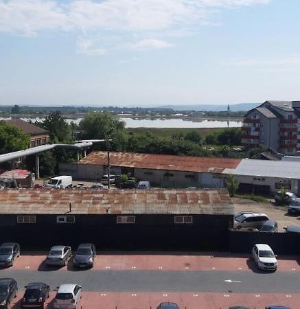 Apartament Central. Bloc Nou. Apartment Bacau Bagian luar foto