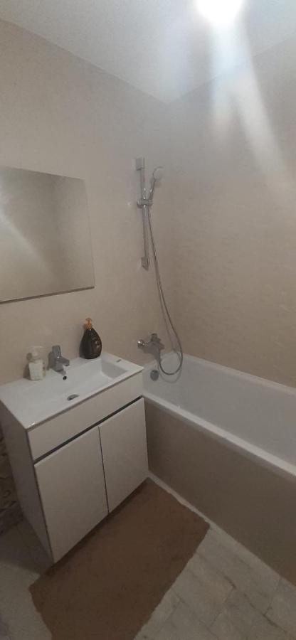 Apartament Central. Bloc Nou. Apartment Bacau Bagian luar foto