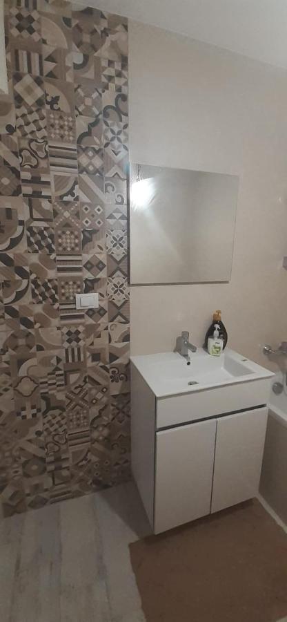 Apartament Central. Bloc Nou. Apartment Bacau Bagian luar foto