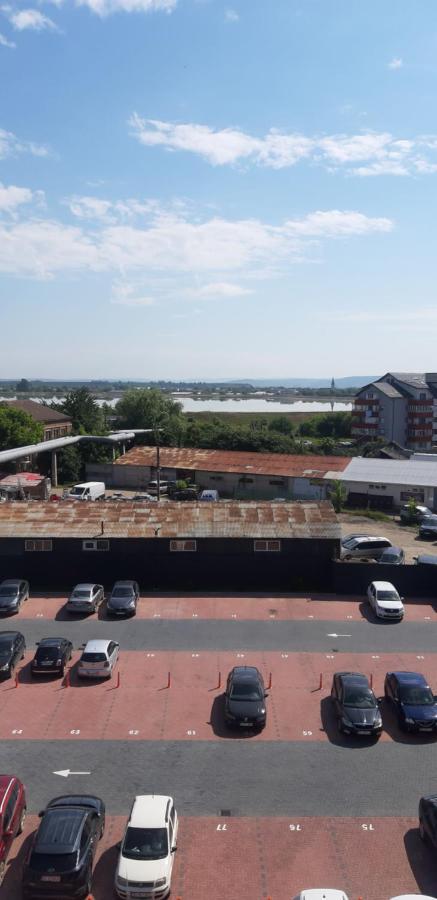 Apartament Central. Bloc Nou. Apartment Bacau Bagian luar foto